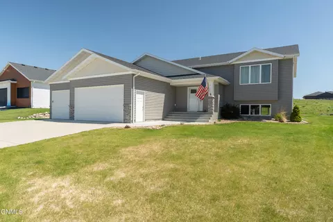 3819 Silver Blvd, Bismarck, ND 58503