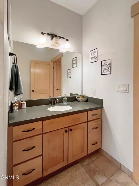 Bath - 2319 27th Ave W, Williston, ND 58801 photo 5 of 5