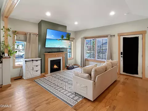 Living - 2319 27th Ave W, Williston, ND 58801 photo 2 of 3