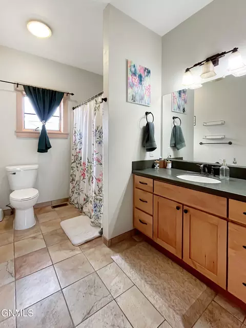 Bath - 2319 27th Ave W, Williston, ND 58801 photo 4 of 5