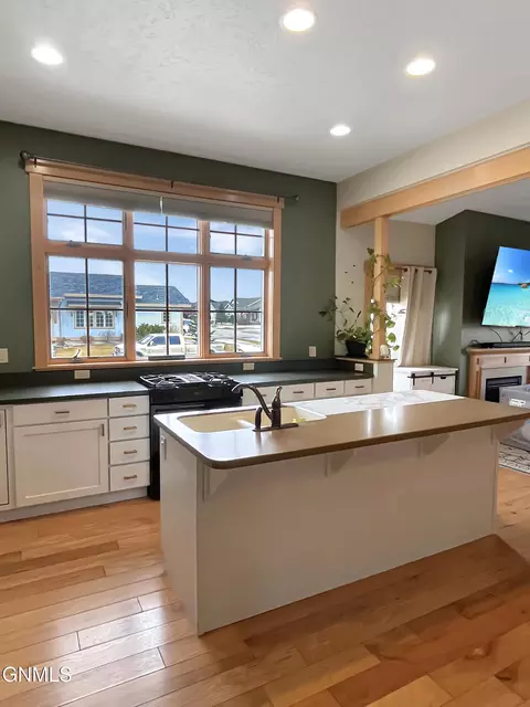 Kitchen - 2319 27th Ave W, Williston, ND 58801 photo 3 of 6