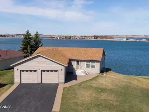 29 N Rice Lake Rd, Douglas, ND 58735