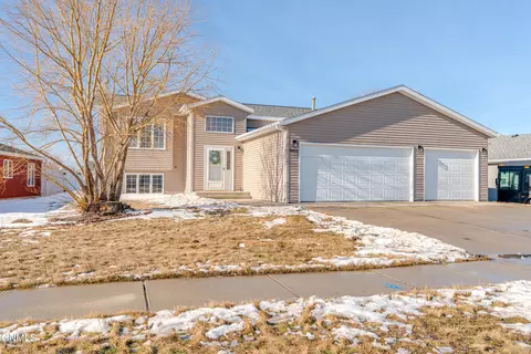 3002 Roosevelt Dr, Bismarck, ND 58503