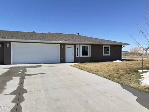 512 13th St NW, Valley City, ND 58072
