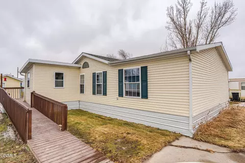 227 Connecticut St, Bismarck, ND 58504