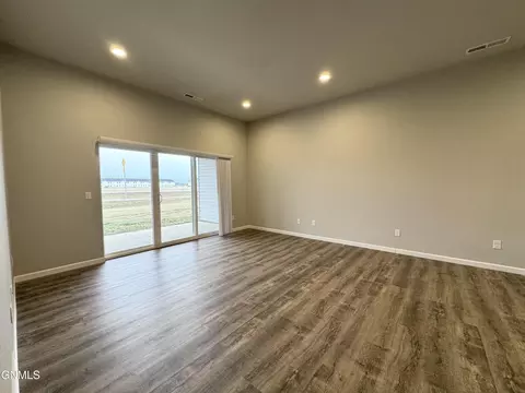 127 Kenner Loop, Bismarck, ND 58504 photo 20