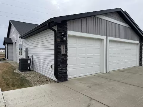 127 Kenner Loop, Bismarck, ND 58504 photo 2