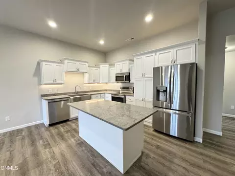 127 Kenner Loop, Bismarck, ND 58504 photo 18