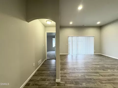 127 Kenner Loop, Bismarck, ND 58504 photo 23