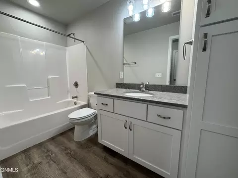 127 Kenner Loop, Bismarck, ND 58504 photo 9