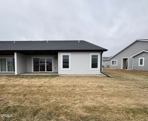 127 Kenner Loop, Bismarck, ND 58504 photo 5