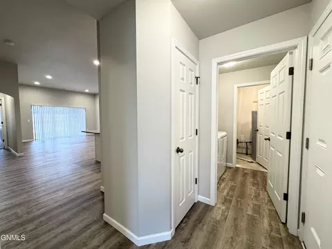 127 Kenner Loop, Bismarck, ND 58504 photo 35