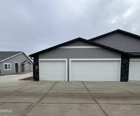 127 Kenner Loop, Bismarck, ND 58504