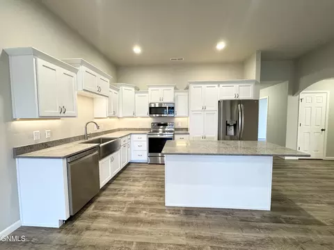 127 Kenner Loop, Bismarck, ND 58504 photo 17