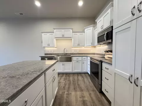 127 Kenner Loop, Bismarck, ND 58504 photo 12
