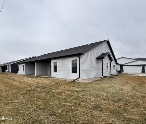 127 Kenner Loop, Bismarck, ND 58504 photo 4