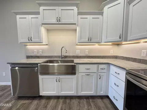 127 Kenner Loop, Bismarck, ND 58504 photo 13