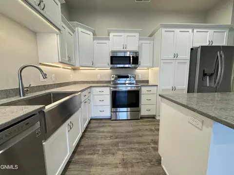127 Kenner Loop, Bismarck, ND 58504 photo 15