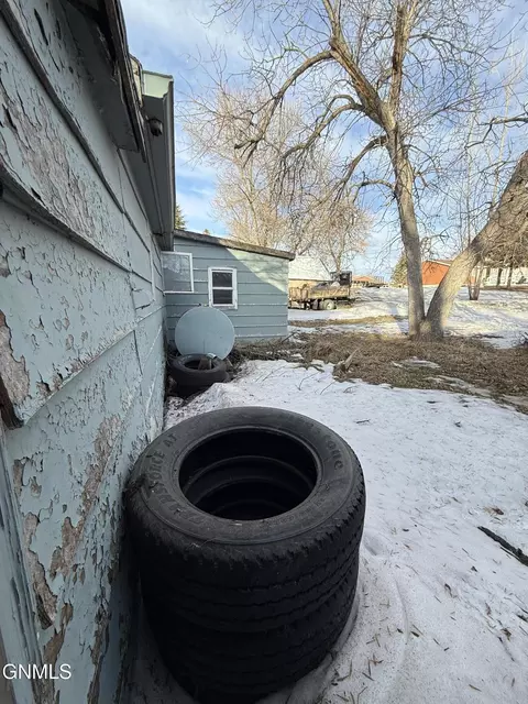 Exterior - 510 2nd Ave E, Gackle, ND 58442 photo 4 of 5
