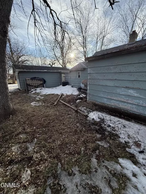 Exterior - 510 2nd Ave E, Gackle, ND 58442 photo 1 of 5