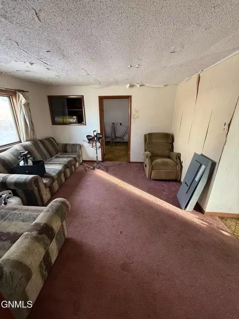 Living - 510 2nd Ave E, Gackle, ND 58442 photo 1 of 1