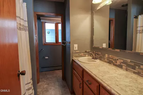 Bath - 2105 3rd St N, Bismarck, ND 58501 photo 1 of 6