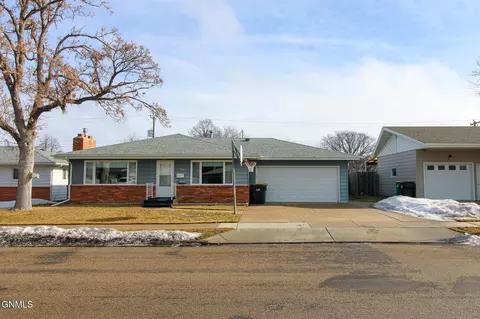2105 3rd St N, Bismarck, ND 58501