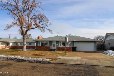 Exterior - 2105 3rd St N, Bismarck, ND 58501 photo 7 of 7