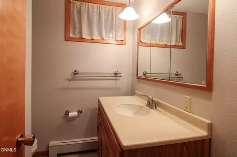 Bath - 2105 3rd St N, Bismarck, ND 58501 photo 5 of 6