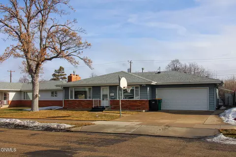 Exterior - 2105 3rd St N, Bismarck, ND 58501 photo 2 of 7