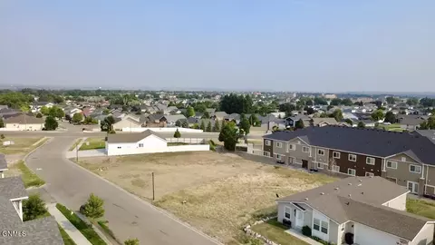 2405 24th St W, Williston, ND 58801 photo 4