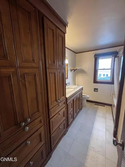 Bath - 1012 18th St W, Williston, ND 58801 photo 1 of 4