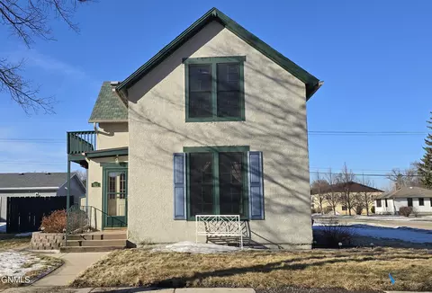 621 1st Ave N, Jamestown, ND 58401