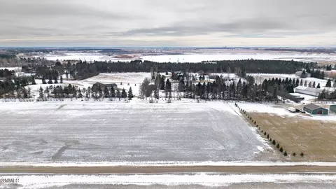 8084 Golden Acres Dr, Jamestown, ND 58401