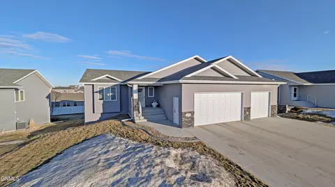 4801 Windsor St, Bismarck, ND 58503