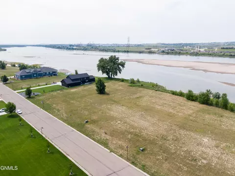 6232 Misty Waters Dr, Bismarck, ND 58503