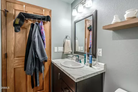 Bath - 6830 Dolan Dr, Lincoln, ND 58504 photo 3 of 10