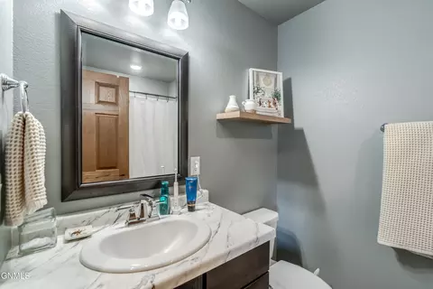 Bath - 6830 Dolan Dr, Lincoln, ND 58504 photo 1 of 10