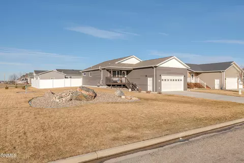 6830 Dolan Dr, Lincoln, ND 58504
