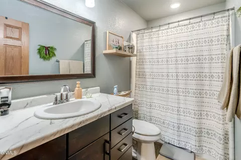 Bath - 6830 Dolan Dr, Lincoln, ND 58504 photo 4 of 10