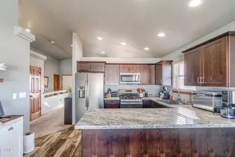 Kitchen - 6830 Dolan Dr, Lincoln, ND 58504 photo 5 of 9