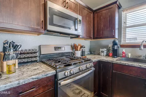 Kitchen - 6830 Dolan Dr, Lincoln, ND 58504 photo 2 of 9