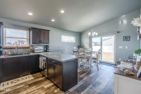 Kitchen - 6830 Dolan Dr, Lincoln, ND 58504 photo 3 of 9