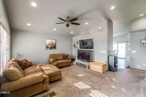Living - 6830 Dolan Dr, Lincoln, ND 58504 photo 1 of 2
