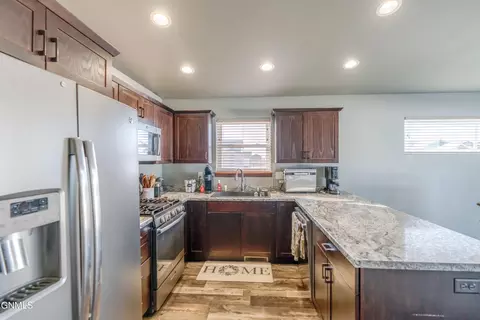 Kitchen - 6830 Dolan Dr, Lincoln, ND 58504 photo 4 of 9