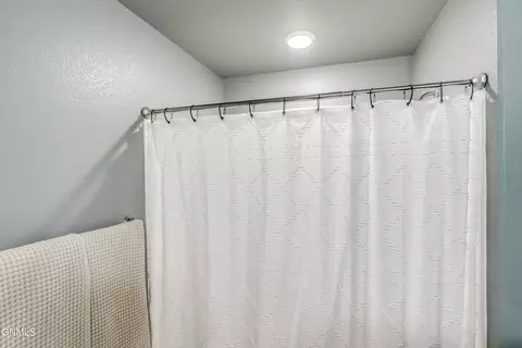 Bath - 6830 Dolan Dr, Lincoln, ND 58504 photo 2 of 10