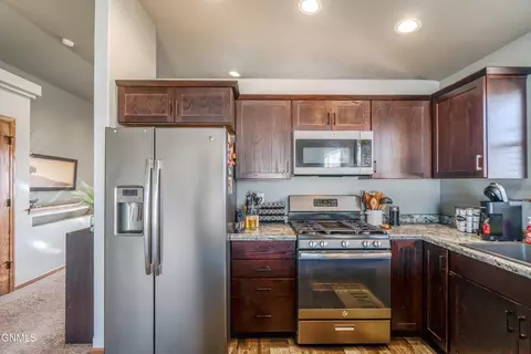 Kitchen - 6830 Dolan Dr, Lincoln, ND 58504 photo 6 of 9