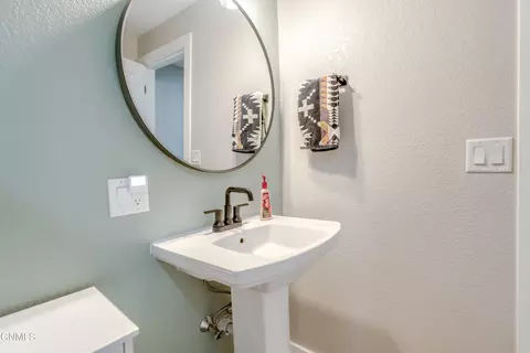Bath - 6830 Dolan Dr, Lincoln, ND 58504 photo 10 of 10