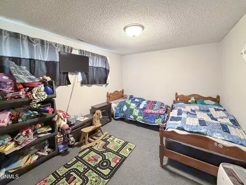 2325 17th Ave W, Williston, ND 58801 photo 16