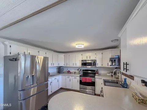 2325 17th Ave W, Williston, ND 58801 photo 6